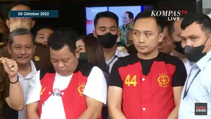 kuat-maruf-dan-ricky-rizal-bripka-rr-tersangka-kasus-brigadir-j-di-kejagung.jpg