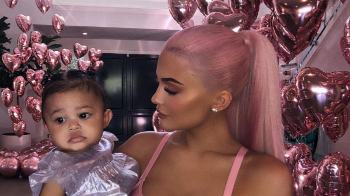 Meski Kaya Raya dan Terkenal, Kylie Jenner Ingin Putrinya Jalani Kehidupan seperti Orang Biasa