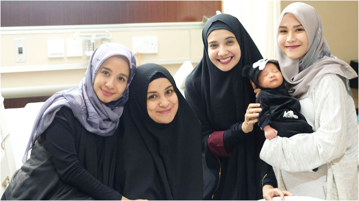 laudya-cynthia-bella-shireen-sungkar-zaskia-sungkar-zaskia-a-mecca_20180419_073749.jpg