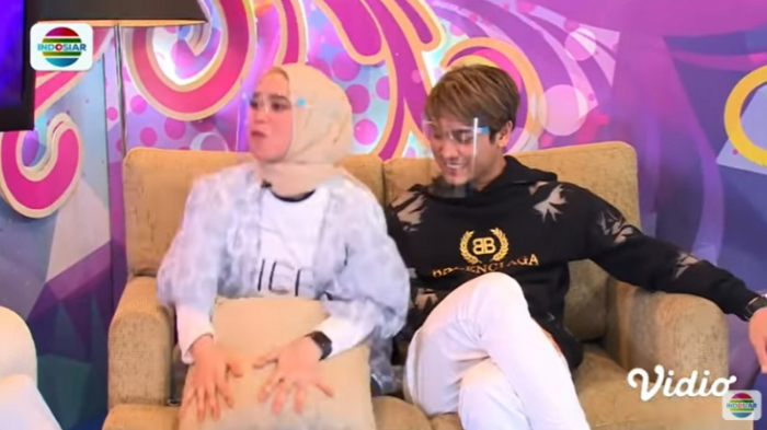 Lesti sampai Pukul Bantal saat Dibandingkan dengan Dinda Hauw, Rizky Billar: Kesel Kenapa Kamu?