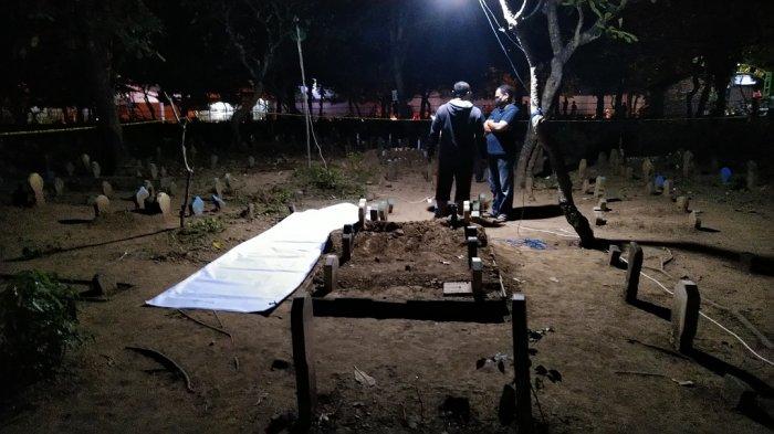 Selang 100 Hari Dikubur, Sebuah Makam Ditanam Bungkusan Pocong, Keluarga: Bau Busuk, Lalatnya Banyak