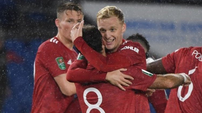 manchester-united-donny-van-de-beek-juan-matakontra-brighton-di-piala-liga-inggris.jpg