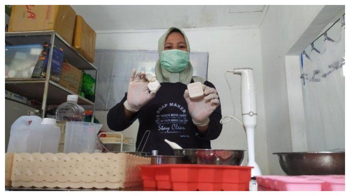 manfaat-sabun-susu-kambing.jpg