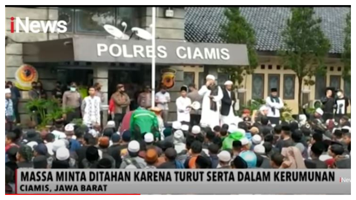 massa-front-pembela-islam-fpi-menggeruduk-polres-ciamis-pada-minggu-13122020-sore.jpg