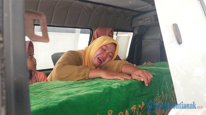menangis-histeris-keluarga-korban-pembunuhan-oknum-tni.jpg