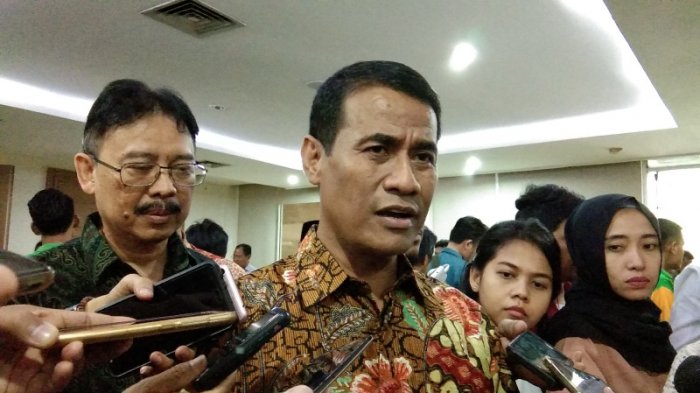 menteri-pertanian-amran-sulaiman_20180614_081159.jpg