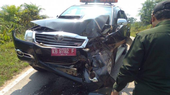 mobil-satpol-pp-kapuas-hulu-yang-depannya-rusak-parah.jpg