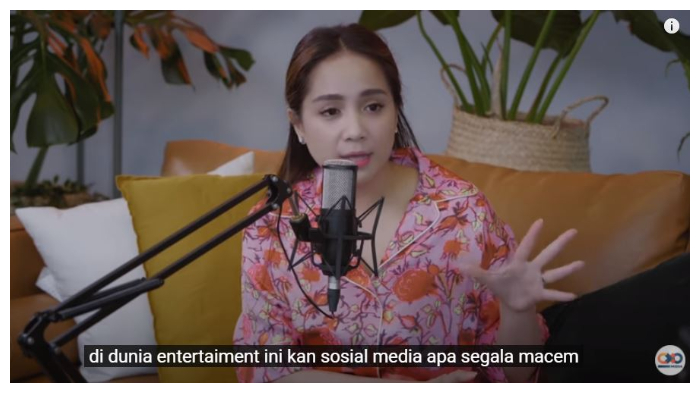 nagita-slavina-dalam-podcast-putri-tanjung.jpg