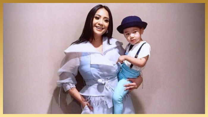 Jam Tangan yang Dikenakan Nagita Slavina saat Lebaran Seharga 236 Juta Rupiah