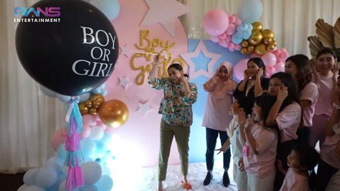 nagita-slavina-sebelum-mengumumkan-jenis-kelamin-anak-dalam-kandungannya.jpg