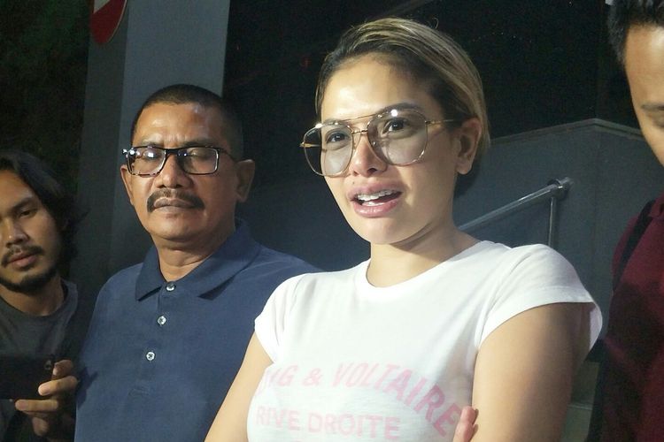 Nikita Mirzani Akui Sempat Mohon-mohon karena Dipersulit Elza Syarief untuk Buat Akta Kelahiran Anak