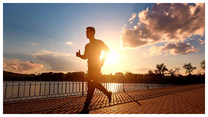 olahraga-dengan-jalan-santai-di-waktu-sore-hari.jpg