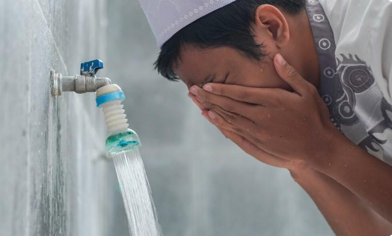 orang-berwudhu.jpg