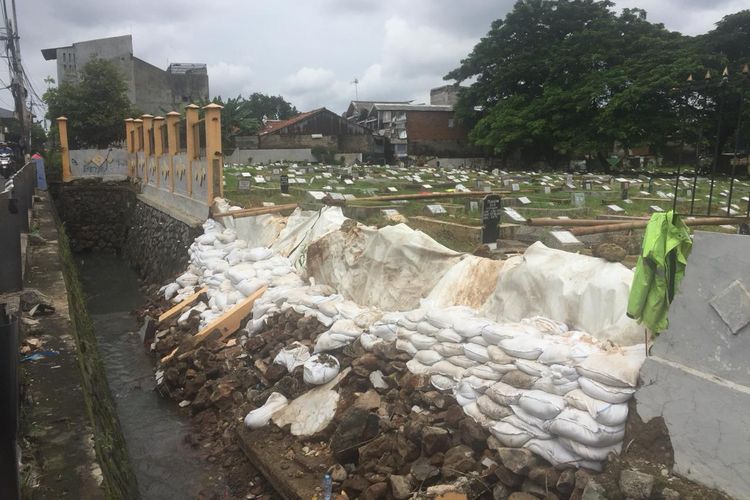 TPU Grogol Longsor akibat Banjir di Jakarta, Bagaimana Nasib Makam-makam?