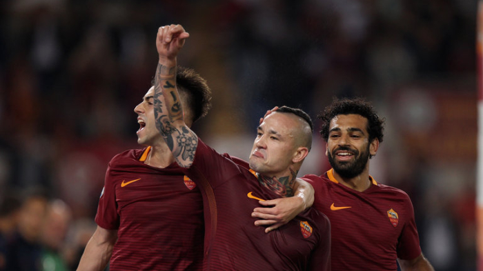 para-pemain-as-roma_20171126_192605.jpg