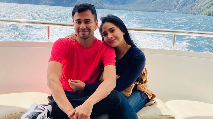 pasangan-artis-raffi-ahmad-dan-nagita-slavina-di-tengah-liburan-mereka.jpg