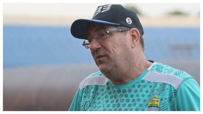 pelatih-persib-bandung-robert-alberts-paham-gaya-bermain-bali-united.jpg