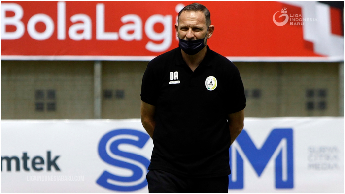 pelatih-pss-sleman-dejan-antonic-memberikan-pujian-tinggi-kepada-persib-bandung.jpg