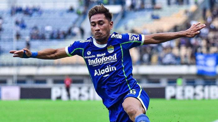pemain-asing-persib-bandung-daisuke-sato-pada-laga-melawan-pss-sleman.jpg