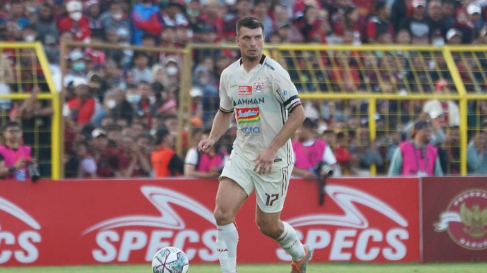 pemain-bertahan-persija-jakarta-asal-ceko-ondrej-kudela-saat-melawan-psm-makassar-di-liga-1-2022.jpg