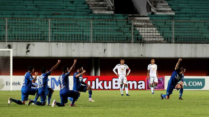 pemain-persib-bandung-melakukan-selebrasi-unik-seusai-menjebol-gawang-persebaya-surabaya.jpg