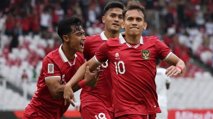 pemain-timnas-indonesia-egy-maulana-vikri-pratama-arhan-dan-rafli-saat-melawan-kamboja.jpg