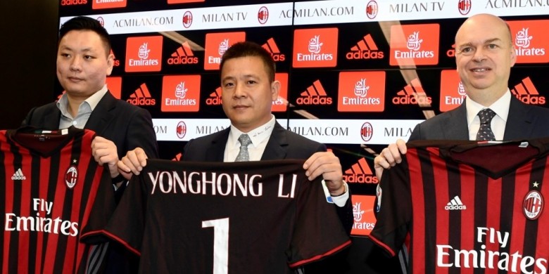 pemilik-baru-ac-milan-lewat-perusahaan-rossoneri-sport-investment-lux-yonghong-li-tengah_20180221_203131.jpg