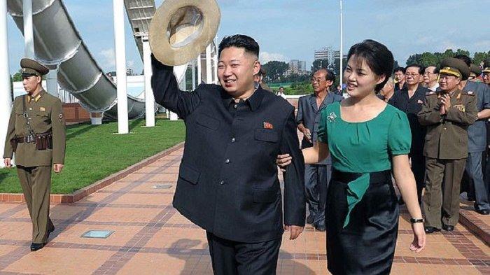 pemimpin-korea-utara-kim-jong-bersama-sang-istri-un-ri-sol-ju-dalam-sebuah-acara-31-mei-2020.jpg