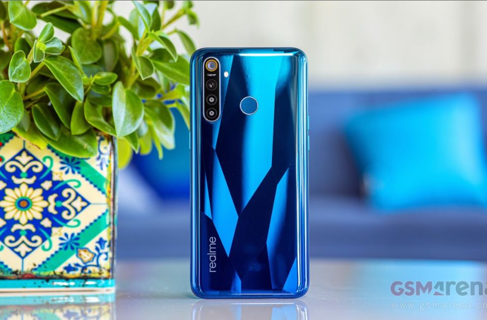 penampakan-realme-5-pro-dari-belakang.jpg