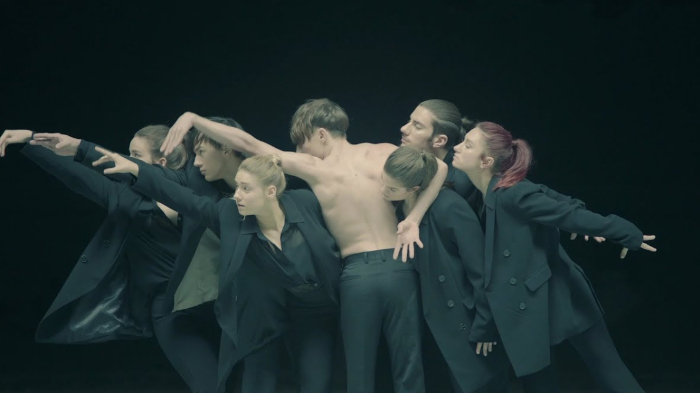 penampilan-seni-dari-mn-dance-company-dalam-musim-video-black-swan-milik-bts.jpg