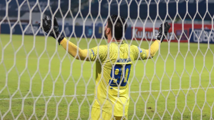 penjaga-gawang-asing-arema-fc-adilson-maringa.jpg