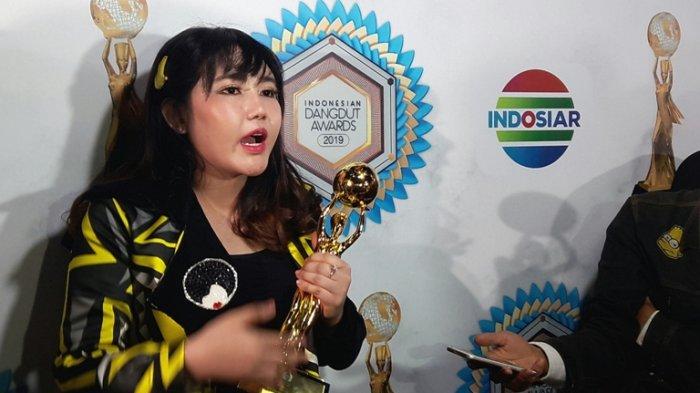 penyanyi-dangdut-populer-via-vallen-di-malam-penganugerahan-indonesian-dangdut-awards-2019.jpg