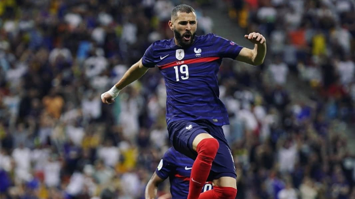 penyerang-timnas-prancis-karim-benzema-merayakan-gol-ke-gawang-swiss.jpg