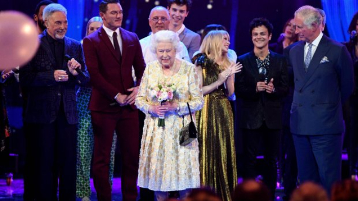 Reaksi Kaget Ratu Elizabeth II saat Dipanggil 'Ibu' oleh Pangeran Charles di Depan Banyak Orang