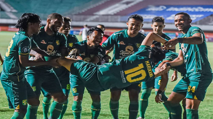Teror Kwartet Lincah Persebaya Surabaya Hantui PSS Sleman: Pertahanan Super Elja dalam Ancaman