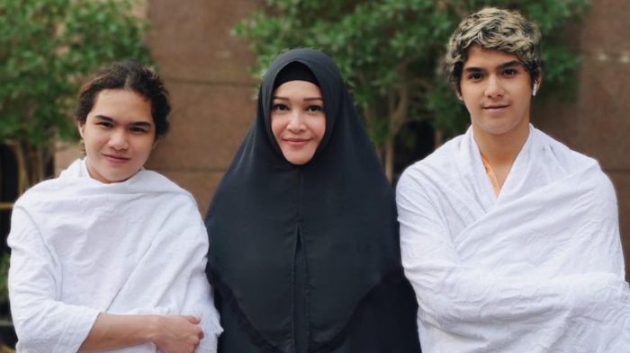 persiapan-maia-estianty-dan-kedua-anaknya-jelang-umrah-senin-712019.jpg