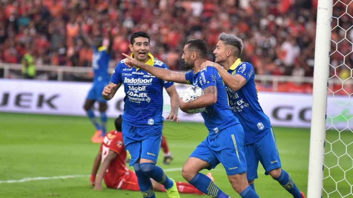 persib-bandung-esteban-vizcarra-artur-gevorkyan.jpg