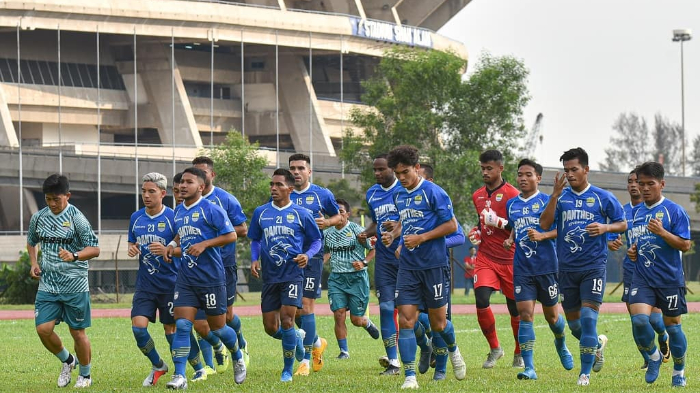 persib-bandung-mengadakan-latihan-pada-jumat-1712020-jelang-menghadapi-selangor-fa.jpg