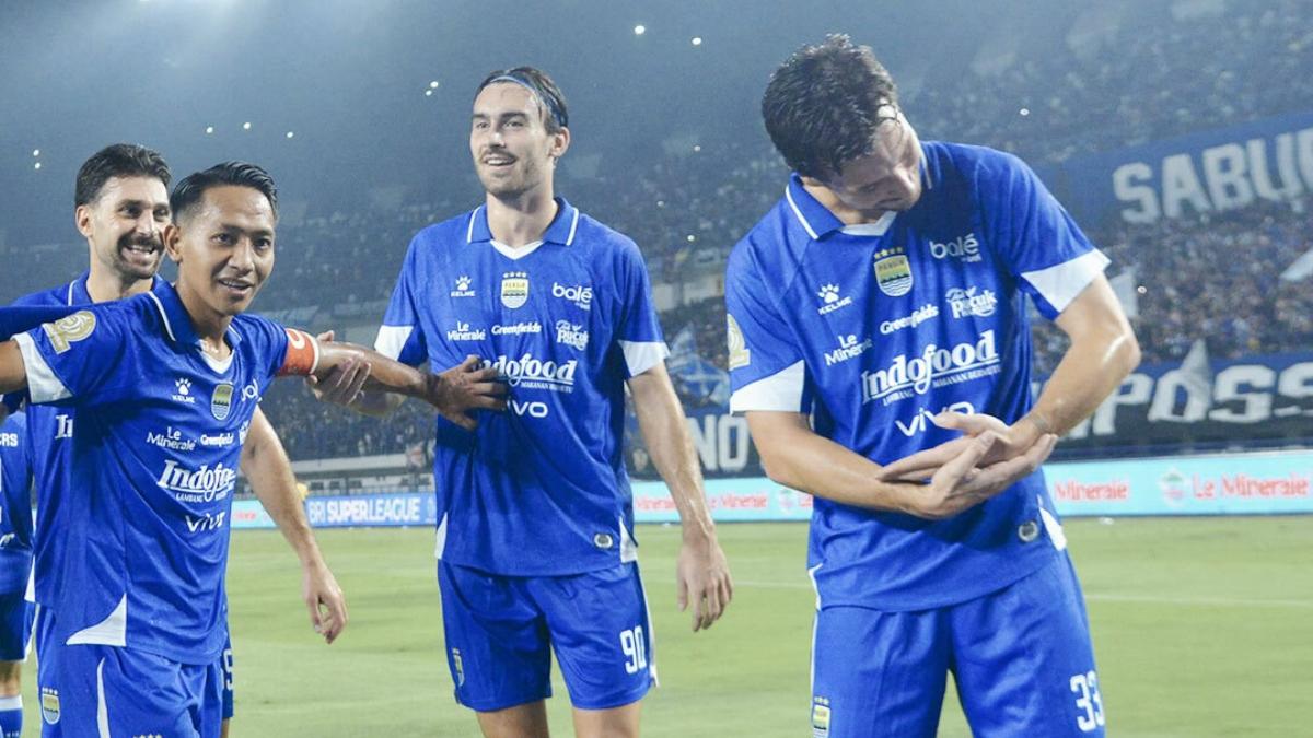 persib-thom-haye-selebrasi-persik.jpg