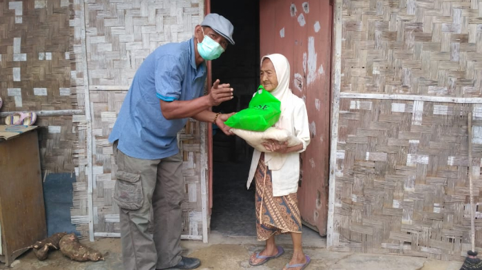 AXSE Berikan 200 Paket Bantuan bagi Warga Terdampak Virus Corona: Kita Tak Bisa Tinggal Diam