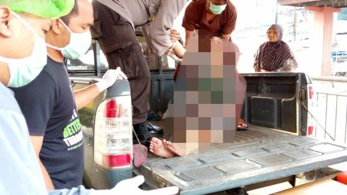 petugas-menaikkan-perempuan-yang-ditemukan-tergeletak-di-tepi-jalan-leuwidahu.jpg