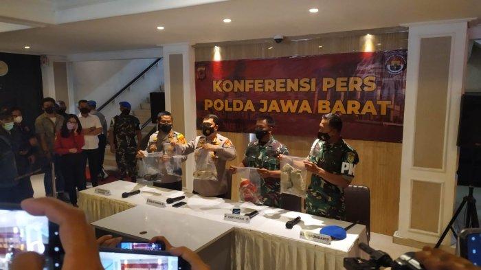 pihak-kepolisian-dan-tni-dalam-pers-rilis.jpg