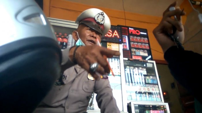 Aksi Pungli yang Dilakukan Oknum Polisi Terekam Kamera, Lihat Videonya!