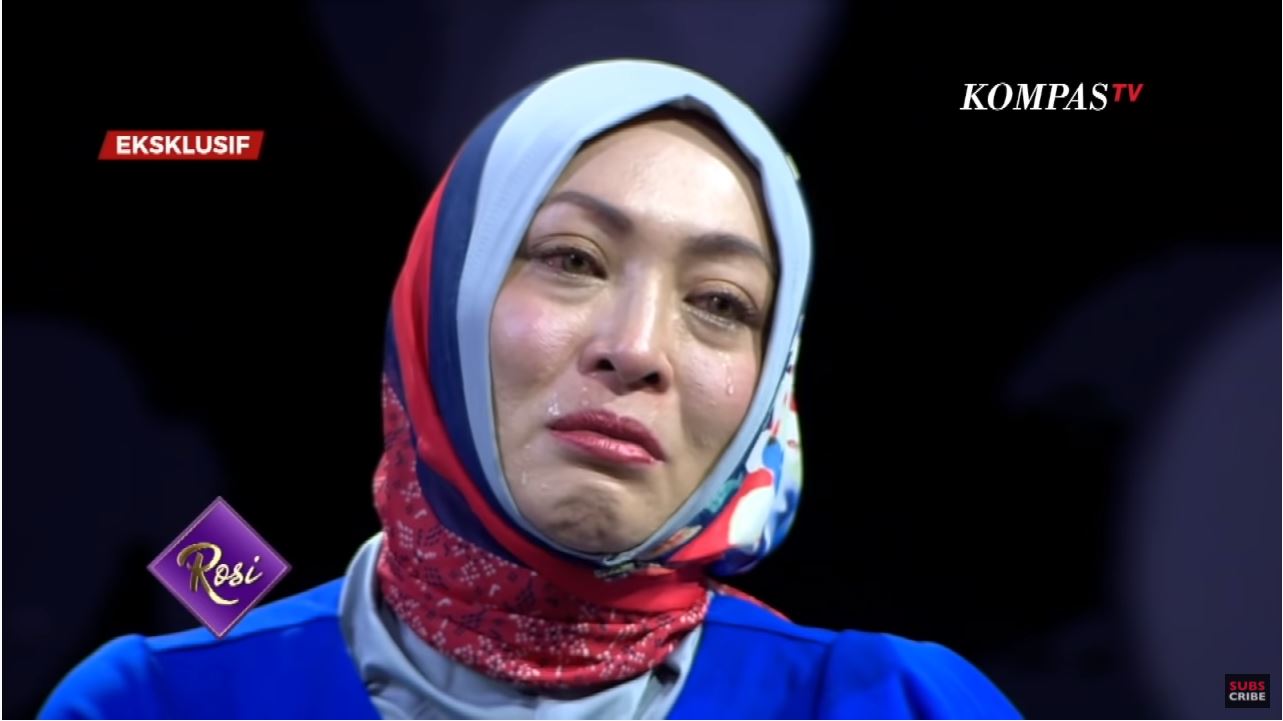 politisi-angelina-sondakh-menangis.jpg