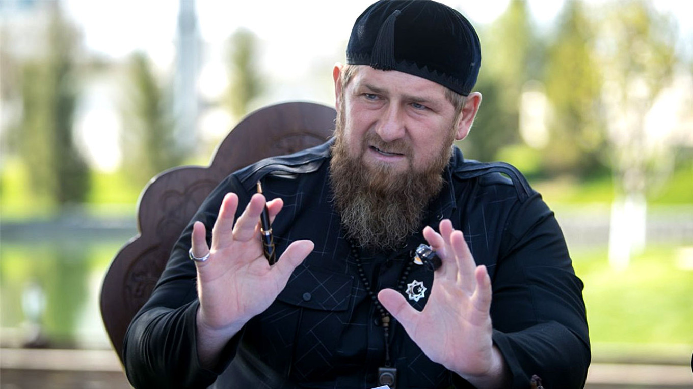 potret-pemimpin-chechnya-pro-rusia-ramzan-kadyrov.jpg