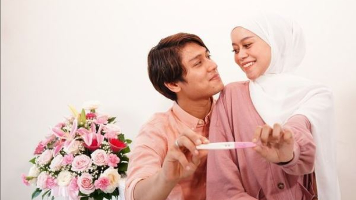 Rizky Billar Elus-elus Perut Istri, Lesti Kejora Nangis Cerita Fitnah Orang: Ini Perjalanan Hidup