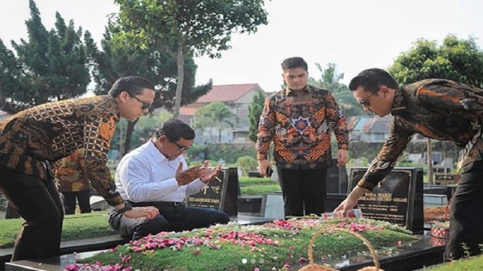 Prabowo Pilih Ziarah ke Makam Orang Tua di Hari Tenang Jelang Pencoblosan Pilpres 2019