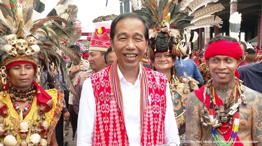 presiden-joko-widodo-jokowi-soal-rambut-putih-ganjar-prabowo-pilpres-2024.jpg