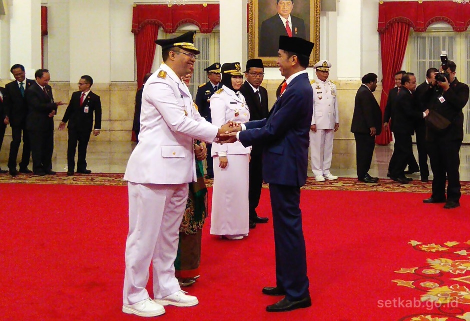 presiden-joko-widodo-melantik-gubernur-dan-wakil-gubernur-ntb-baru_20180919_122905.jpg