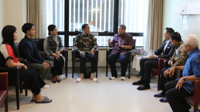 presiden-joko-widodo-menjenguk-istri-susilo-bambang-yudhoyono-ani-yudhoyono.jpg